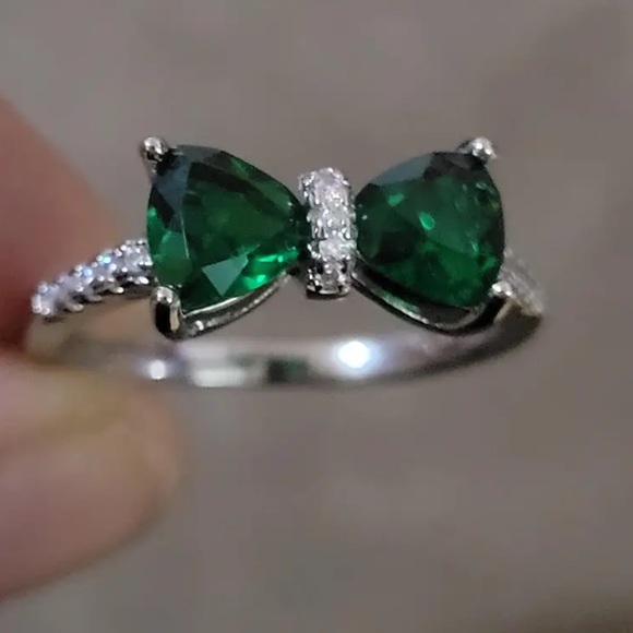 Cubic Zirconia, Emerald Green, Simulated Gemstone Silver plated Bow Ring, Sz 7 - Picture 3 of 6